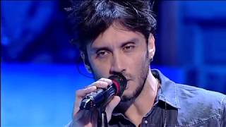 Fabrizio Moro  quotPortami viaquot  Live in Amici [upl. by Sirrom]