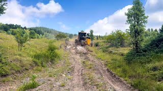 How John Deere 670 GP Grader Makes Its Way Through Green Forests johndeere motorgrader [upl. by Gnaw]