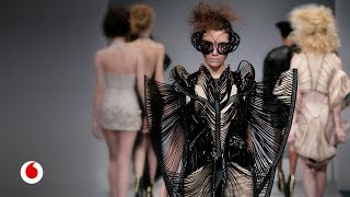 Iris Van Herpen tecnología y diseño para revolucionar la alta costura [upl. by Phail]