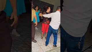 Niña eddy y gallo claudio bailando la pollera colorada a sus estilo 🎼🎵👏shorts dance baile music [upl. by Dercy]