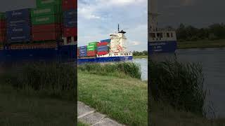 Ein Blick auf das Containerschiff quotBernhard Schepersquot [upl. by Lachus]