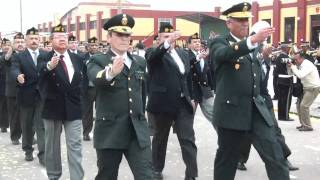 CMLP XXVIII promoción del Colegio Militar Leoncio Prado desfilando la marcha LOS PERUANOS PASAN [upl. by Halas290]