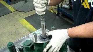 Forum Mud Gate Valve STEM SEAL repair 4quot nomAVI [upl. by Leasi]