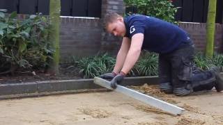 How to install artificial grass Hoe leg je kunstgras aan [upl. by Nueormahc]