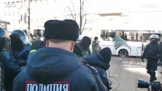 Manifestazioni in tutta la Russia 800 arresti [upl. by Eiramllij295]