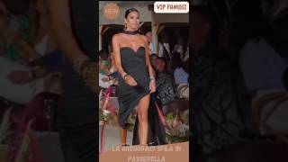 Sfilata di moda per Elisabetta Gregoraci shorts elisabettagregoraci feed feedshorts 26072024 [upl. by Obie]