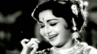 Dil Na Kahin Lagana  Asha Bhosle Helen Ghunghat Song [upl. by Ille]