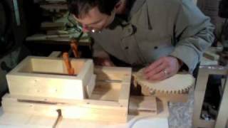 Screw Advance Box Joint Jig [upl. by Eelasor837]