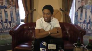 Ronaldinho “Il Napoli Sono un po’ vecchio ma vedremo…” [upl. by Aicittel]