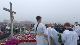 Procesija do centralnog križa groblja  Svi Sveti Brckovljani [upl. by Atrim23]