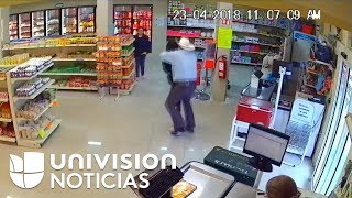 Un mexicano frustró un robo con pistola lanzándose sobre el ladrón y forcejeando con él [upl. by Rodmur846]