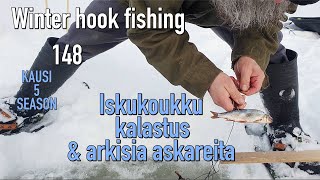 ISKUKOUKKU KALASTUS ja arkisia askareita148 korpitalo iskukoukkukalastus talvikalastus kuusamo [upl. by Attelliw833]