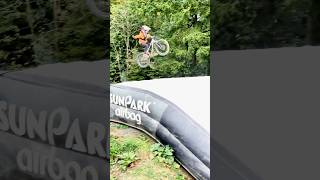 Trick Session auf dem Airbag in der Bikewelt Schöneck onehand seatgrab mtbkids 7yearold [upl. by Ojillib]