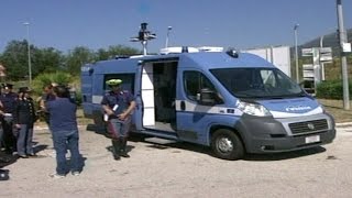 Salerno  Esodo estivo la sala operativa mobile della Polizia 060816 [upl. by Warford]