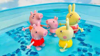 POOL DIVING Peppa Pig Toys Snorkeling [upl. by Sackman]