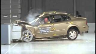 2004 Suzuki Verona moderate overlap IIHS crash test [upl. by Roban]