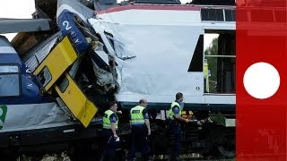 Suisse une trentaine de blessés après une collision entre deux trains [upl. by Rhee830]