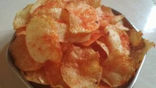 ಮನೆಯಲ್ಲೇ ಆಲೂಗಡ್ಡೆ ಚಿಪ್ಸ್ ಮಾಡುವ ಸರಳ ವಿಧಾನ  homemade potato chips  potato chips in kannada [upl. by Esikram]