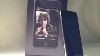 Retro Review iPod Touch 1st Generation [upl. by Refeinnej504]