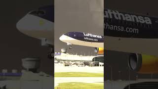 El Boeing 787 10 de Lufthansa Air realiza un aterrizaje de emergencia aviation dangerousairport [upl. by Bryon]