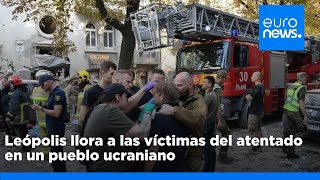 Leópolis llora a las víctimas del atentado en un pueblo ucraniano alcanzado por los restos de un … [upl. by Esilahc]