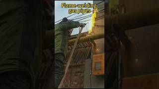 Dangerous work Flamewelding gas pipesGood toolsEasy to useHigh efficiencyGood machinery [upl. by Alarise]