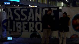 Milano presidio pro Assange dopo la sentenza di Londra [upl. by Hinkel866]