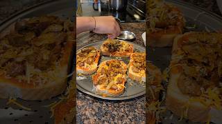 Pizza Toast 🍕🍞 pizza easysnacks kidfriendlyfood quickmeals budgetfriendly shorts foodshorts [upl. by Odie665]