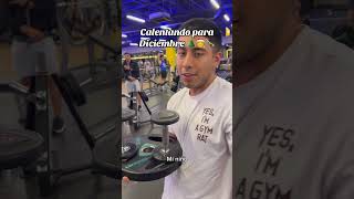 Practicando para servir el guaro en diciembre 🌲🎅🥃 gymrat motivacion humorgym navidad pov [upl. by Rotce407]