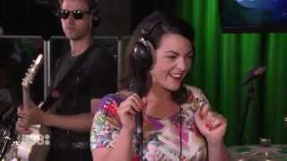 Caro Emerald  Quicksand  Live bij Evers Staat Op [upl. by Gorey894]