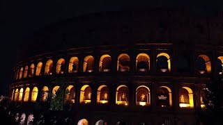 3 ottobre Roma un Sos sulla facciata dei monumenti [upl. by Llydnek]