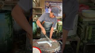 Cutlassfish cutting fish streetfood fishcuttingskills fishcutting shorts [upl. by Liberati]