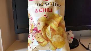 Jag provsmakar Estrellas Nya chips Brynt Smör amp Chili [upl. by Nylareg]