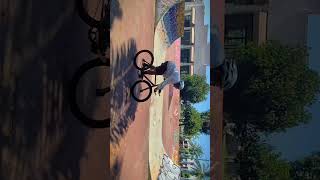 Sepeda Fixie Skid Slow Motion skid bikelife bikeshorts fixedgear fixedgearbikes [upl. by Zilevi]