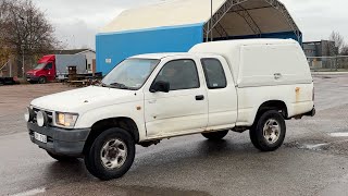 Köp Pickup Toyota Hilux Extra Cab 24 4WD 90 Hk på Klaravik [upl. by Acinot]