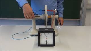 Elektrostatik 11 Spannung am Plattenkondensator  Plattenabstand [upl. by Sanferd388]