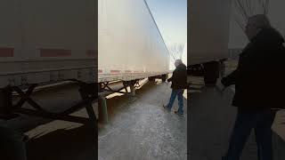 UNCOUPLING TRACTOR TRAILERalbertatrailertrucktruckdriverclass1drivermelttrucking [upl. by Farl]