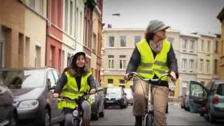 Kinderen veilig op weg met de fiets  Kijk Uit  03112012 [upl. by Allehcim]