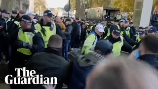 Police and farright protesters clash near Cenotaph [upl. by Ano]