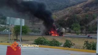 Impacta tráiler sin frenos a automóviles en Copándaro 6 muertos [upl. by Hailed]