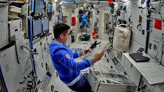 Tripulação da Shenzhou18 realiza preparativos antes de retornar [upl. by Ahsitra15]