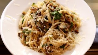 Spaghetti Aglio E Olio Recipe  Garlic Spaghetti  Italian Pasta Recipe  Ruchis Kitchen [upl. by Taryn]