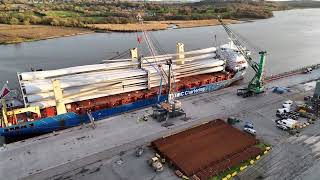 Discharge of record length 80m wind turbine blades at PortofWaterford [upl. by Anivlek]