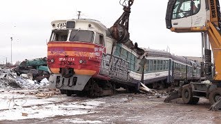 Слом моторного вагона дизельпоезда ДР1А224 1  Scrapping of DR1A224 DMU motor car 1 [upl. by Obeng]