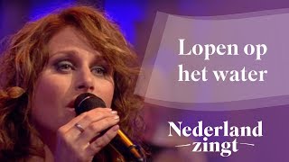 Nederland Zingt Lopen op het water Oceans [upl. by Adlare112]