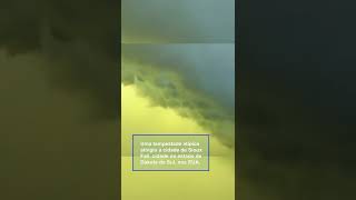 TEMPESTADE DEIXA O CÉU VERDE NOS ESTADOS UNIDOS 😨 ceuverde fenomenoraro shorts [upl. by Lesde]