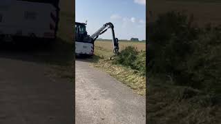 Wesseler maaiarm aangebouwd aan een Deutz TTV blackseries achteruitrijdend riet aan het maaien [upl. by Egamlat]