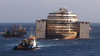 Costa Concordia slitta la partenza verso il Porto di Genova [upl. by Adnicul]