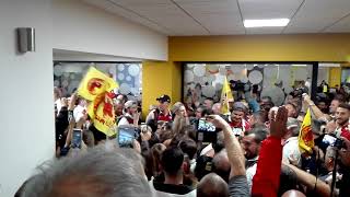 Les Dragons accueillis en héros à laéroport de Perpignan [upl. by Chancey767]