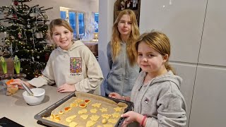 DEL 1🙋‍♀️VI BAGER JØDEKAGER MED PIGERNE🍪🌲💫 [upl. by Yci]